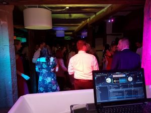 Hochzeits-DJ-2.jpg
