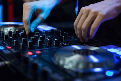 DJ buchen für Hochzeit, Geburtstag, Firmenevent von Master Sound Veranstaltungstechnik